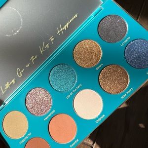 NWT-Dominique cosmetics moment palette